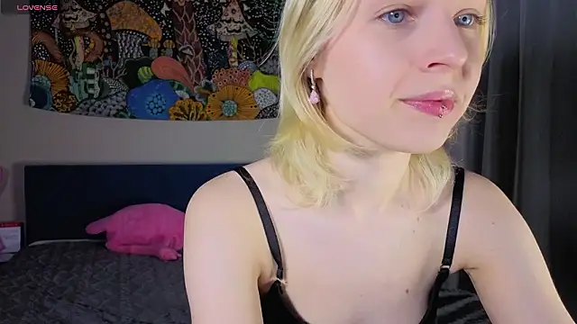 Crayzy Luv online show from 03-15-26, 04:25