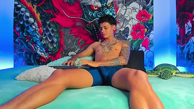 Maxi Gray online show from 10-24-25, 08:35