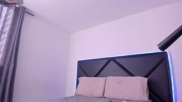 ScarlettAndClark online show from 10-31-25, 03:52