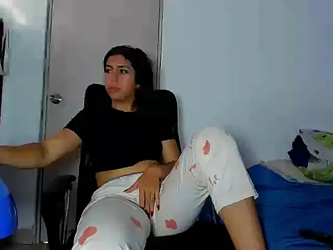 Snapshot of skinnyanai2 chatting on 02-20-26, 12:51 skinnyanai2 online show from 02-20-26, 12:51