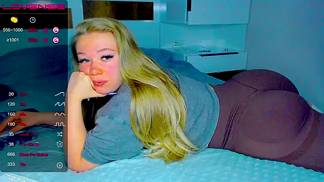 kitti kaattt online show from 11-18-25, 03:32