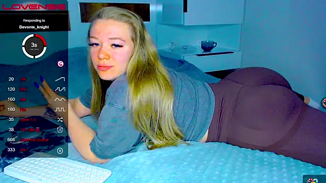Snapshot of kitti_kaattt chatting on 10-19-25, 03:31 kitti kaattt online show from 10-19-25, 03:31