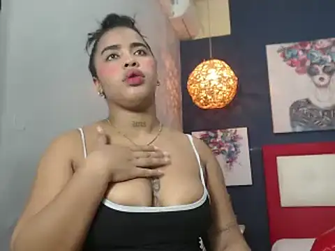 Snapshot of AichaBrown chatting on 03-11-25, 05:02 AichaBrown online show from 03-11-25, 05:02