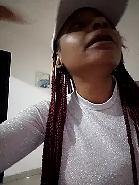 Snapshot of Dominik_girl chatting on 03-18-25, 02:29 Dominik girl online show from 03-18-25, 02:29