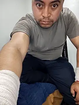 Snapshot of Potro23hotzen chatting on 09-14-25, 10:32 Potro23hotzen online show from 09-14-25, 10:32