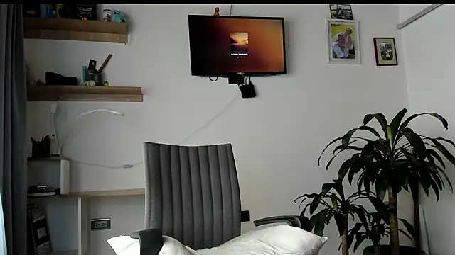 manucute 23  online show from 02-17-26, 03:31