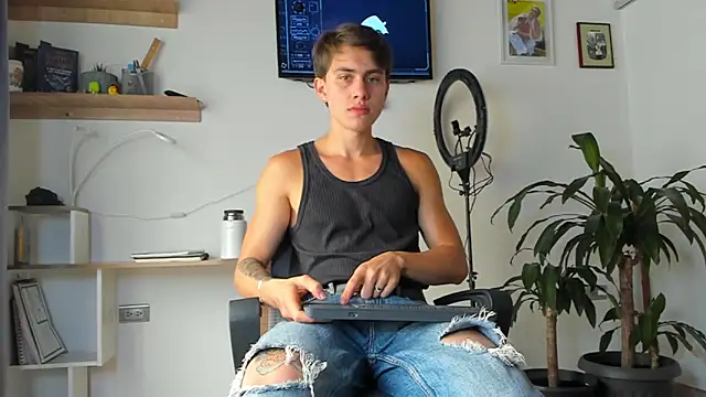 manucute 23  online show from 10-28-25, 03:11