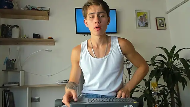 manucute 23  online show from 02-05-26, 03:30