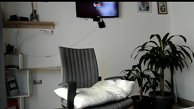 manucute 23  online show from 02-19-26, 03:20