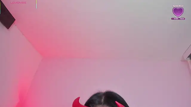 Oriana Guzman online show from 10-31-25, 07:32