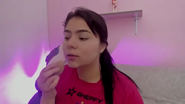 Oriana Guzman online show from 04-30-26, 04:30
