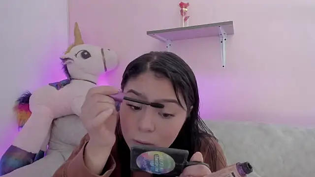 Oriana Guzman online show from 05-17-26, 07:41