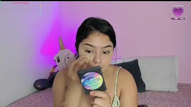 Snapshot of Oriana_Guzman chatting on 10-20-25, 11:27 Oriana Guzman online show from 10-20-25, 11:27