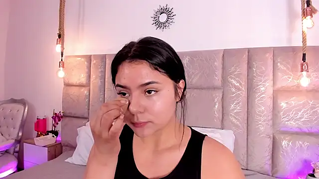 Oriana Guzman online show from 06-12-26, 06:22