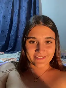 Snapshot of Magic-Smilee chatting on 12-17-24, 03:28 Magic-Smilee online show from 12-17-24, 03:28