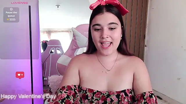 Snapshot of Magic-Smilee chatting on 02-14-25, 02:12 Magic-Smilee online show from 02-14-25, 02:12