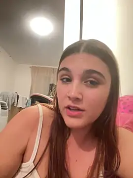 Snapshot of Magic-Smilee chatting on 09-28-25, 11:34 Magic-Smilee online show from 09-28-25, 11:34