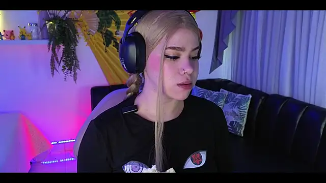 albaismynameX online show from 11-18-25, 12:08