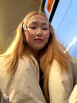 Aiko Yumi online show from 12-16-25, 01:04