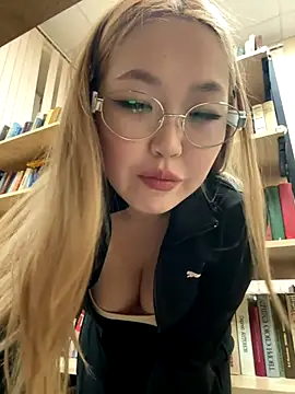 Aiko Yumi online show from 12-18-25, 04:44