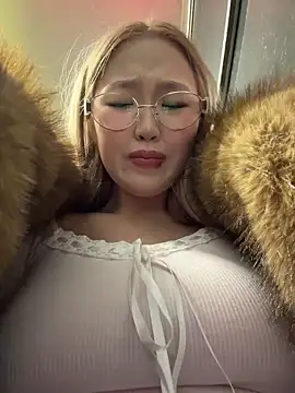 Snapshot of Aiko_Yumi chatting on 02-20-26, 05:04 Aiko Yumi online show from 02-20-26, 05:04