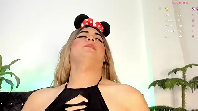 Snapshot of candy_canne__ chatting on 01-08-25, 08:18 candy canne   online show from 01-08-25, 08:18