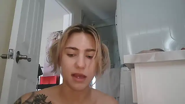 NatalieKneals online show from 12-15-25, 05:41