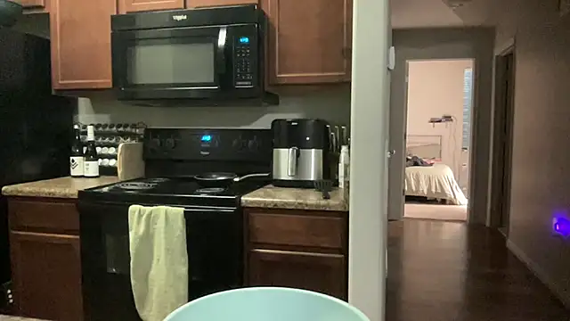 NatalieKneals online show from 01-03-25, 06:44