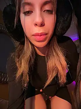 Snapshot of ORLA86 chatting on 11-16-25, 10:20 ORLA86 online show from 11-16-25, 10:20