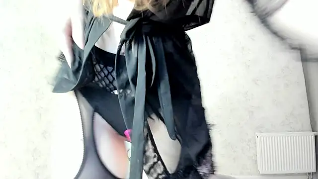 Snapshot of LissaCain chatting on 02-27-25, 02:25 LissaCain online show from 02-27-25, 02:25