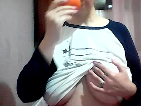 Snapshot of AnaXBerry chatting on 03-18-25, 06:17 AnaXBerry online show from 03-18-25, 06:17