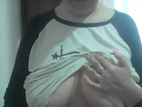 Snapshot of AnaXBerry chatting on 03-26-26, 06:33 AnaXBerry online show from 03-26-26, 06:33