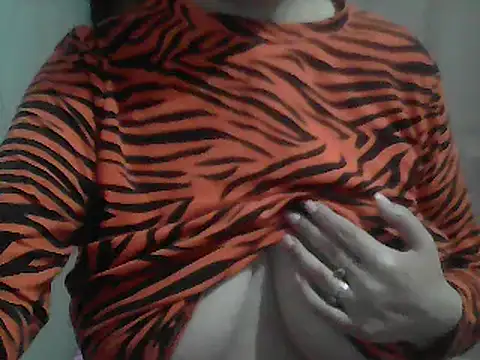 Snapshot of AnaXBerry chatting on 04-08-26, 06:53 AnaXBerry online show from 04-08-26, 06:53