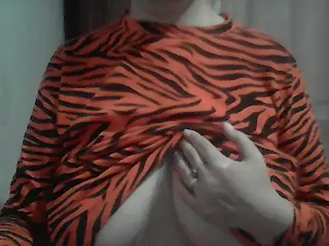 Snapshot of AnaXBerry chatting on 04-16-26, 06:30 AnaXBerry online show from 04-16-26, 06:30