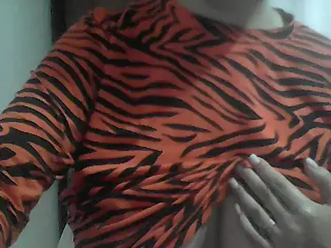 Snapshot of AnaXBerry chatting on 03-04-26, 06:10 AnaXBerry online show from 03-04-26, 06:10