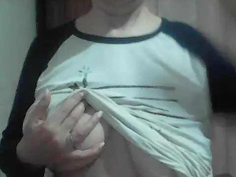 Snapshot of AnaXBerry chatting on 03-18-26, 06:42 AnaXBerry online show from 03-18-26, 06:42