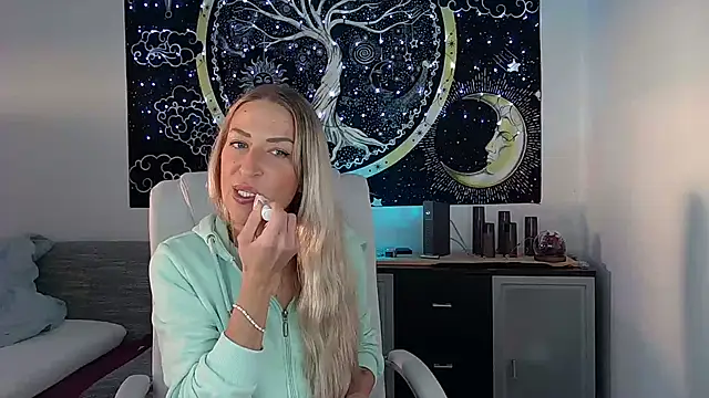 Snapshot of SexxyLiviaa chatting on 09-29-25, 04:01 SexxyLiviaa online show from 09-29-25, 04:01