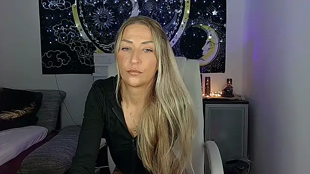 Snapshot of SexxyLiviaa chatting on 10-18-25, 03:30 SexxyLiviaa online show from 10-18-25, 03:30