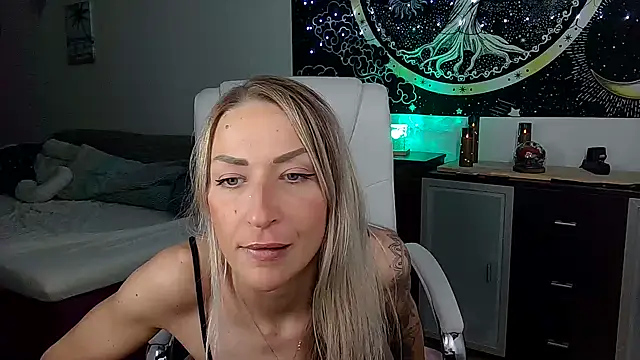 SexxyLiviaa online show from 11-07-25, 05:17