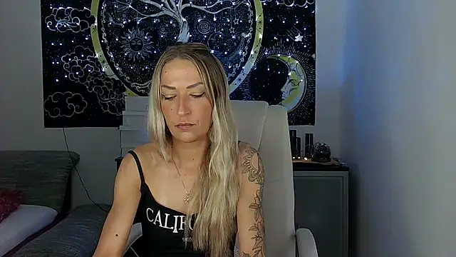 Snapshot of SexxyLiviaa chatting on 09-16-25, 05:36 SexxyLiviaa online show from 09-16-25, 05:36