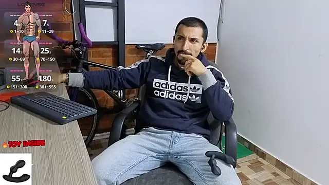 Snapshot of Marck_Muscle chatting on 10-03-25, 11:39 Marck Muscle online show from 10-03-25, 11:39