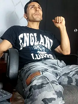 Snapshot of Marck_Muscle chatting on 03-05-25, 01:42 Marck Muscle online show from 03-05-25, 01:42