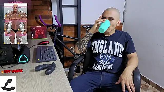 Marck Muscle online show from 04-12-26, 04:05