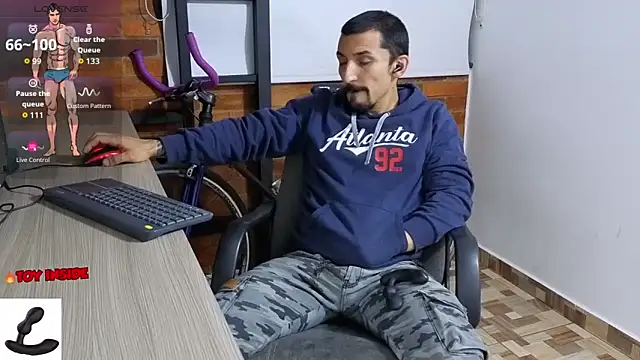 Snapshot of Marck_Muscle chatting on 10-14-25, 03:40 Marck Muscle online show from 10-14-25, 03:40