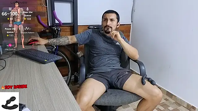 Snapshot of Marck_Muscle chatting on 10-21-25, 01:49 Marck Muscle online show from 10-21-25, 01:49