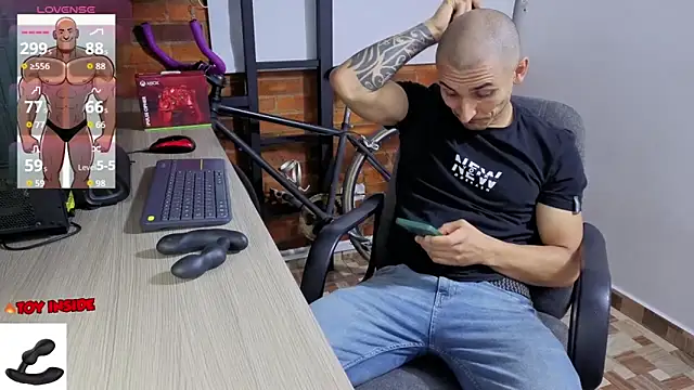 Marck Muscle online show from 05-11-26, 01:29