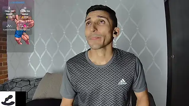 Snapshot of Marck_Muscle chatting on 02-14-25, 02:18 Marck Muscle online show from 02-14-25, 02:18