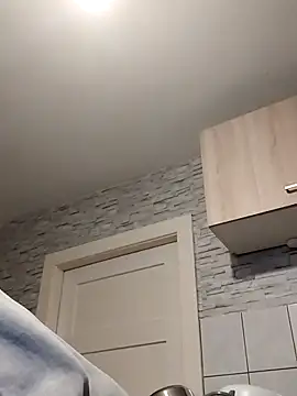 Isabella Geney online show from 12-17-25, 02:44