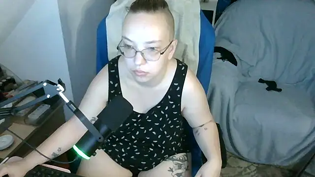Isabella Geney online show from 06-30-26, 04:18