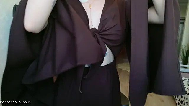 Snapshot of Neko_Kimiko chatting on 05-05-26, 10:51 Neko Kimiko online show from 05-05-26, 10:51